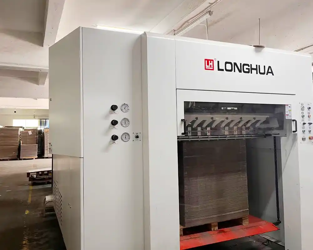 Longhua automated packaging production machine in factory.