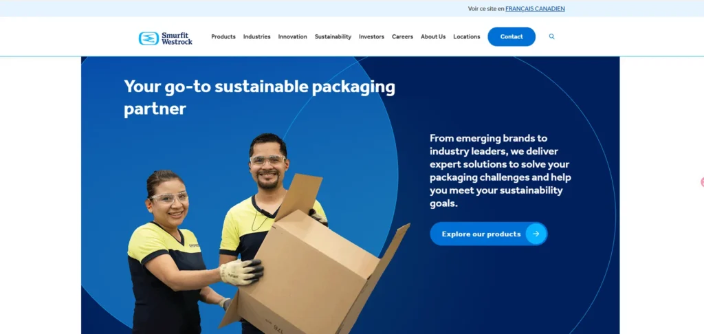 Smurfit Westrock homepage highlighting sustainable packaging with two workers holding a large corrugated box.